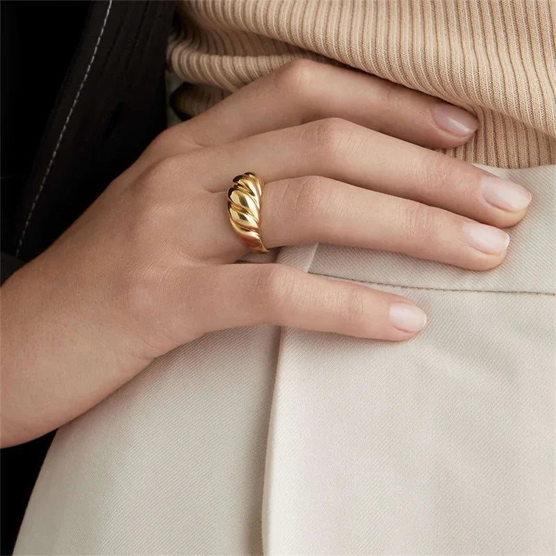 [GALE]Lorelei Gold Croissant Ring