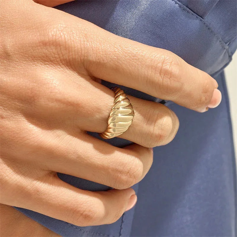 [GALE]Ylenna Gold Croissant Ring