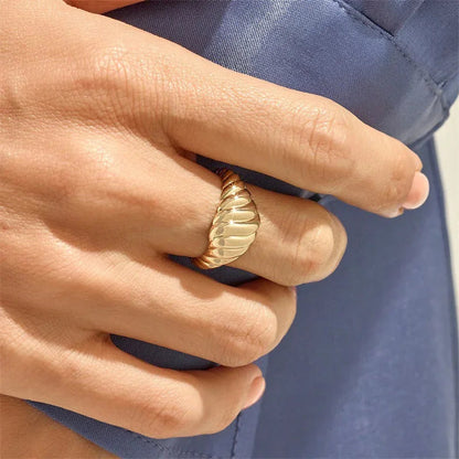 [GALE]Ylenna Gold Croissant Ring