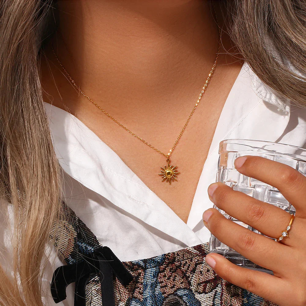 [GALE]Eliora Gold Sun Necklace