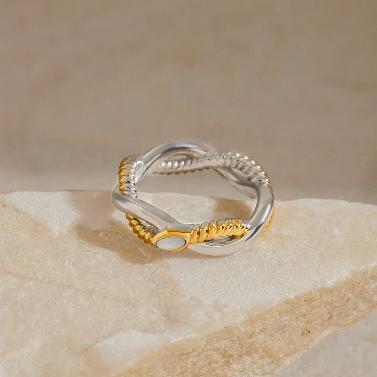 [GALE]Nerisse Two-Tone Twist Ring