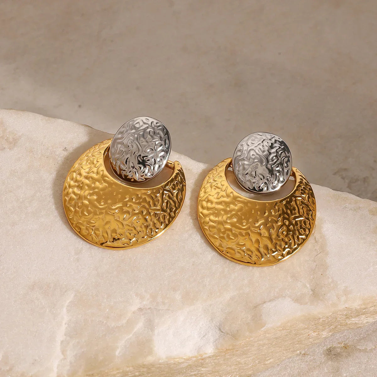 [GALE]Shelly Two Tone Crescent Earrings