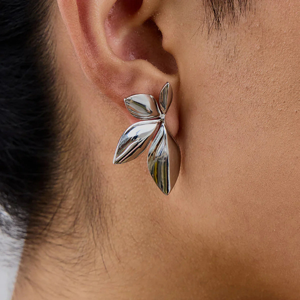 [GALE]Velle Gold Petal Earrings