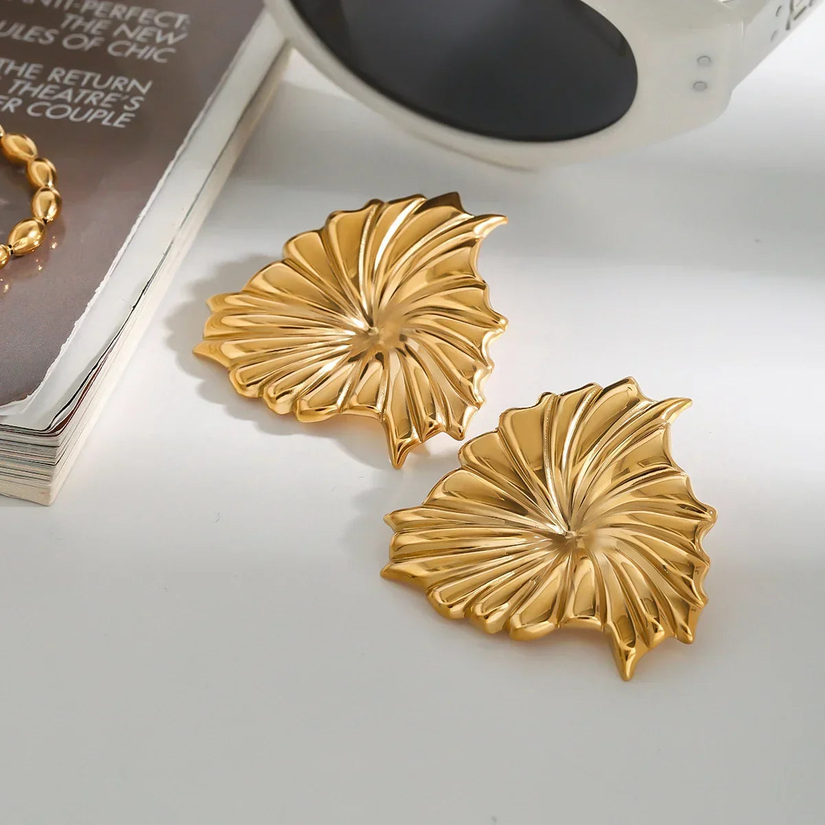 [GALE]Rafaela Sculpted Petal Gold Earrings