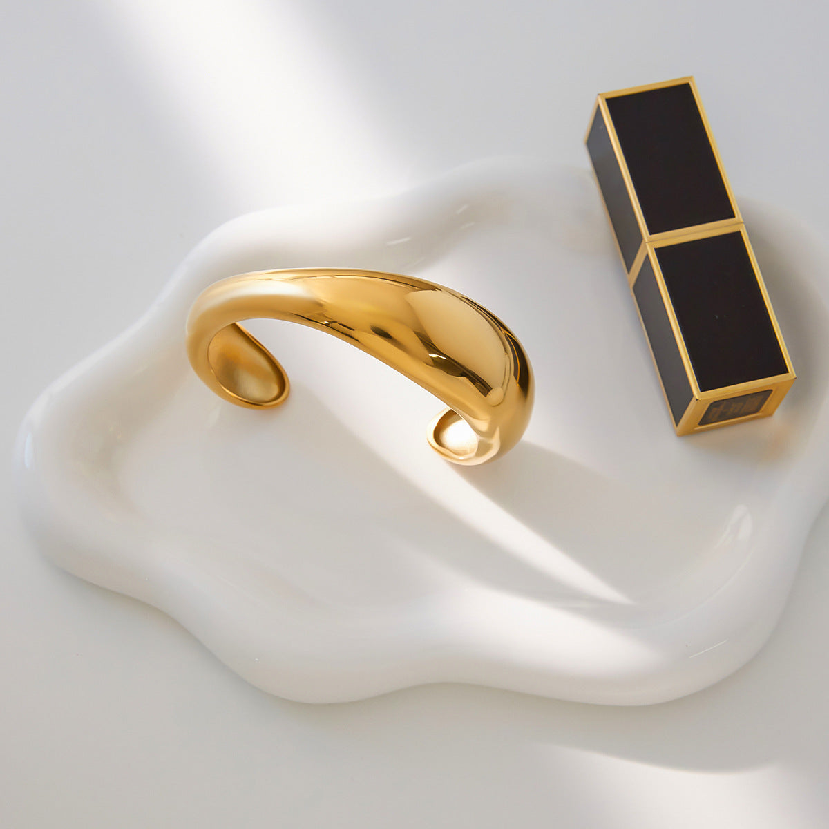 [GALE]Jessa Sculpted Gold Bangle