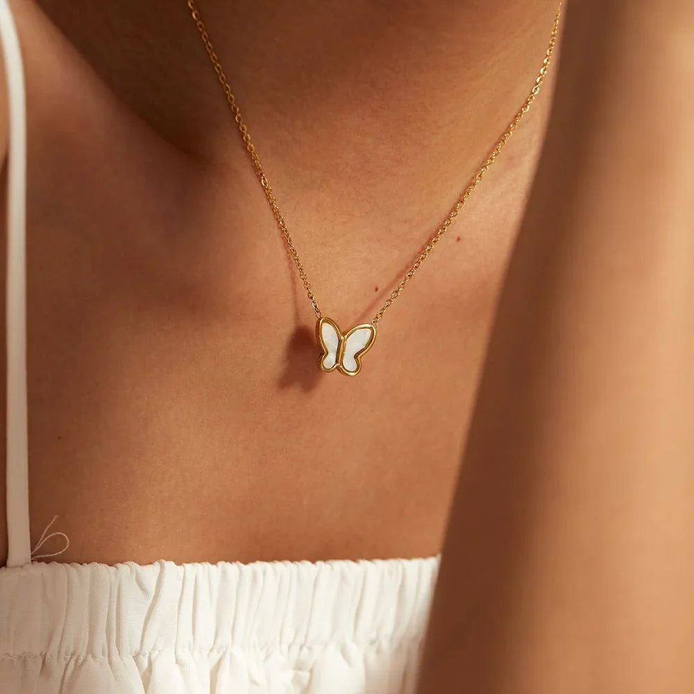 [GALE]Flutterby Mother of Pearl Necklace