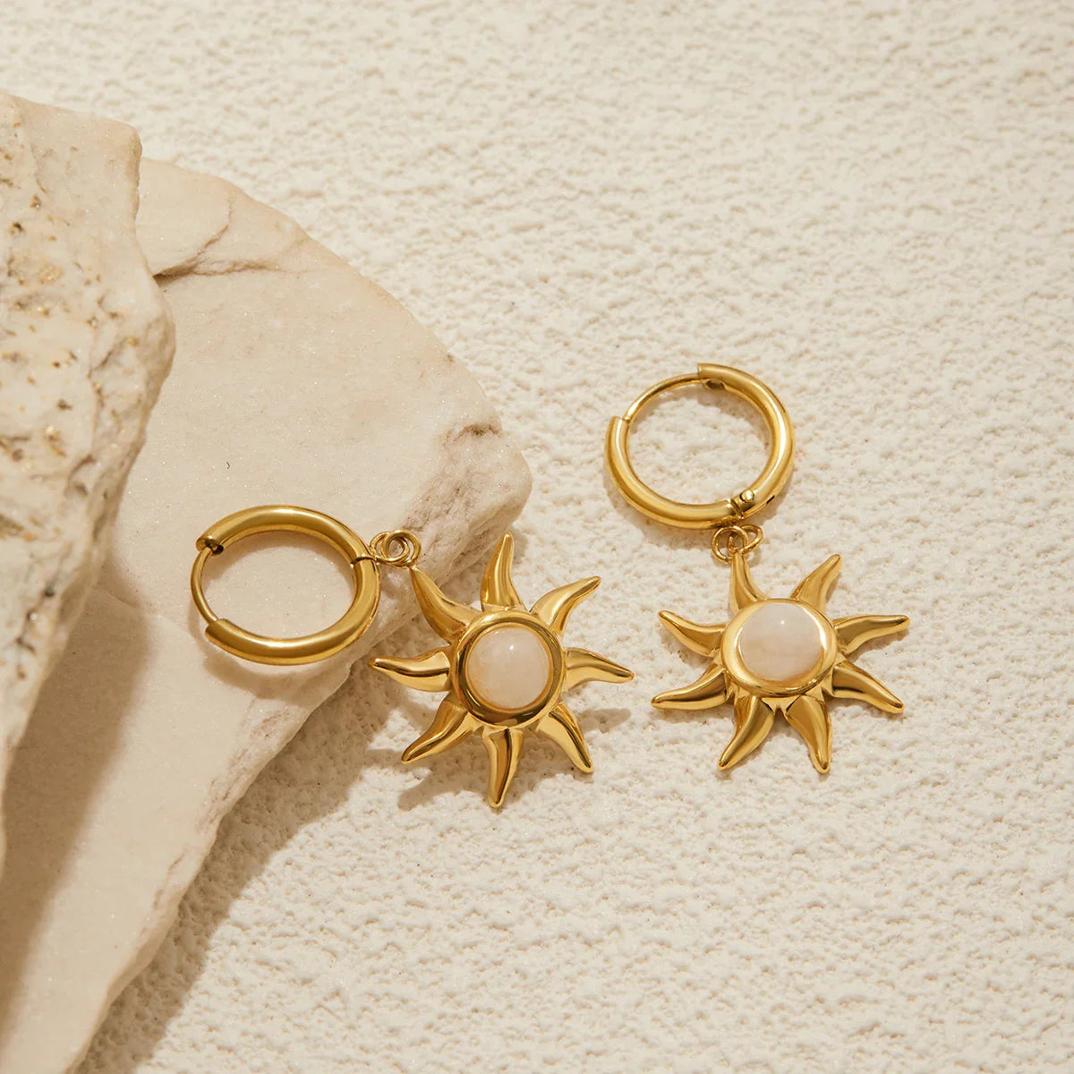 [GALE]Helia Sun-shaped Moonstone Earrings