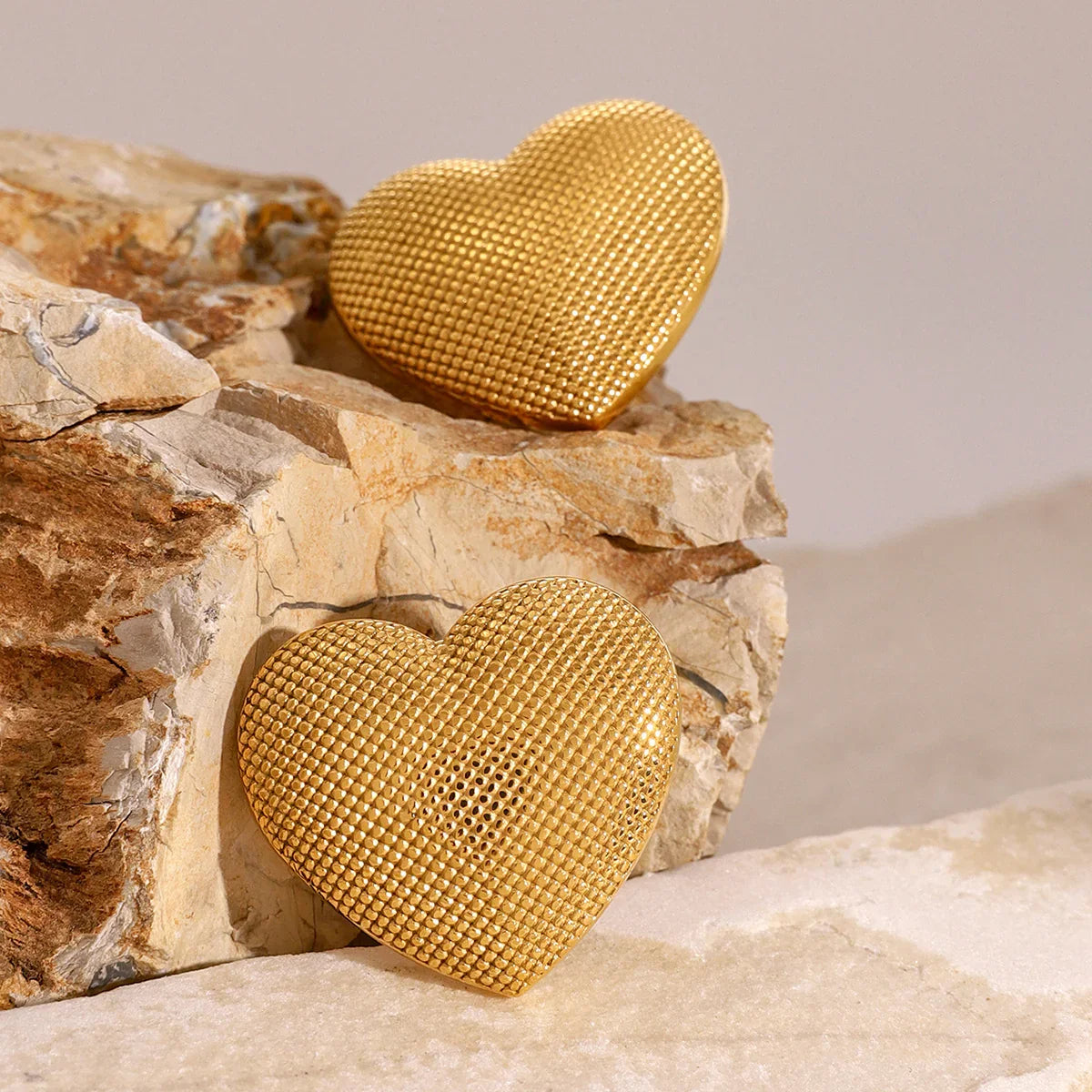 [GALE]Cecelia Textured Heart Earrings