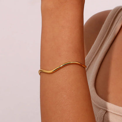 [GALE]Lucinda Gold Bangle
