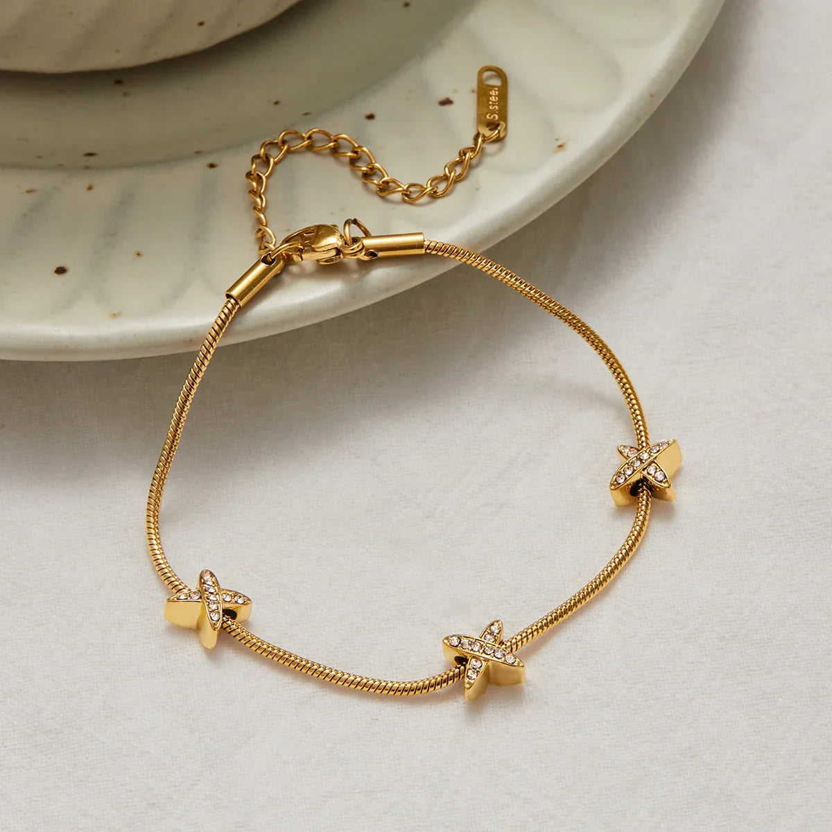 [GALE]Brienne Diamond Cross Herringbone Bracelet