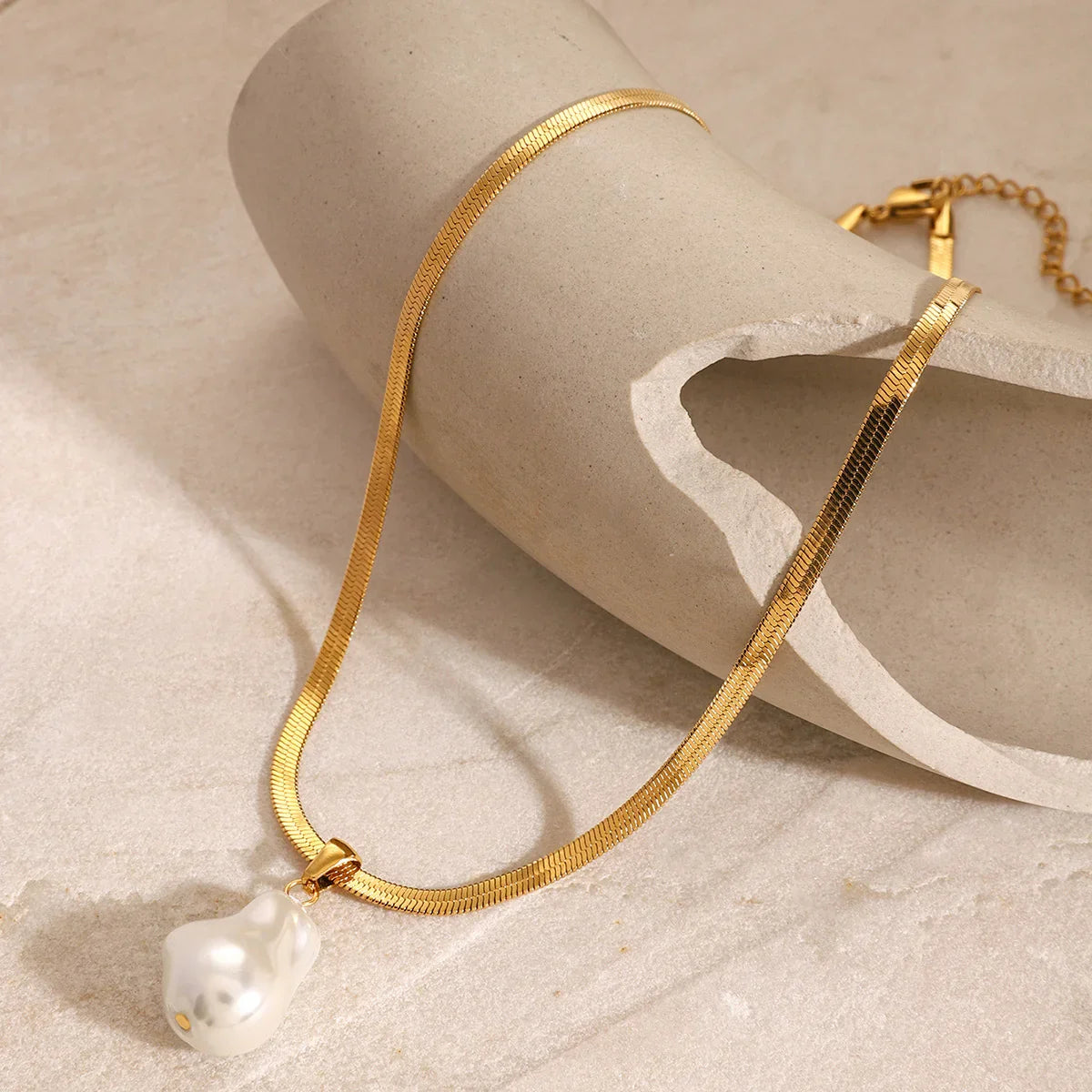 [GALE]Glorietta Herringbone Pearl Necklace