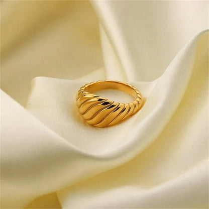 [GALE]Ylenna Gold Croissant Ring