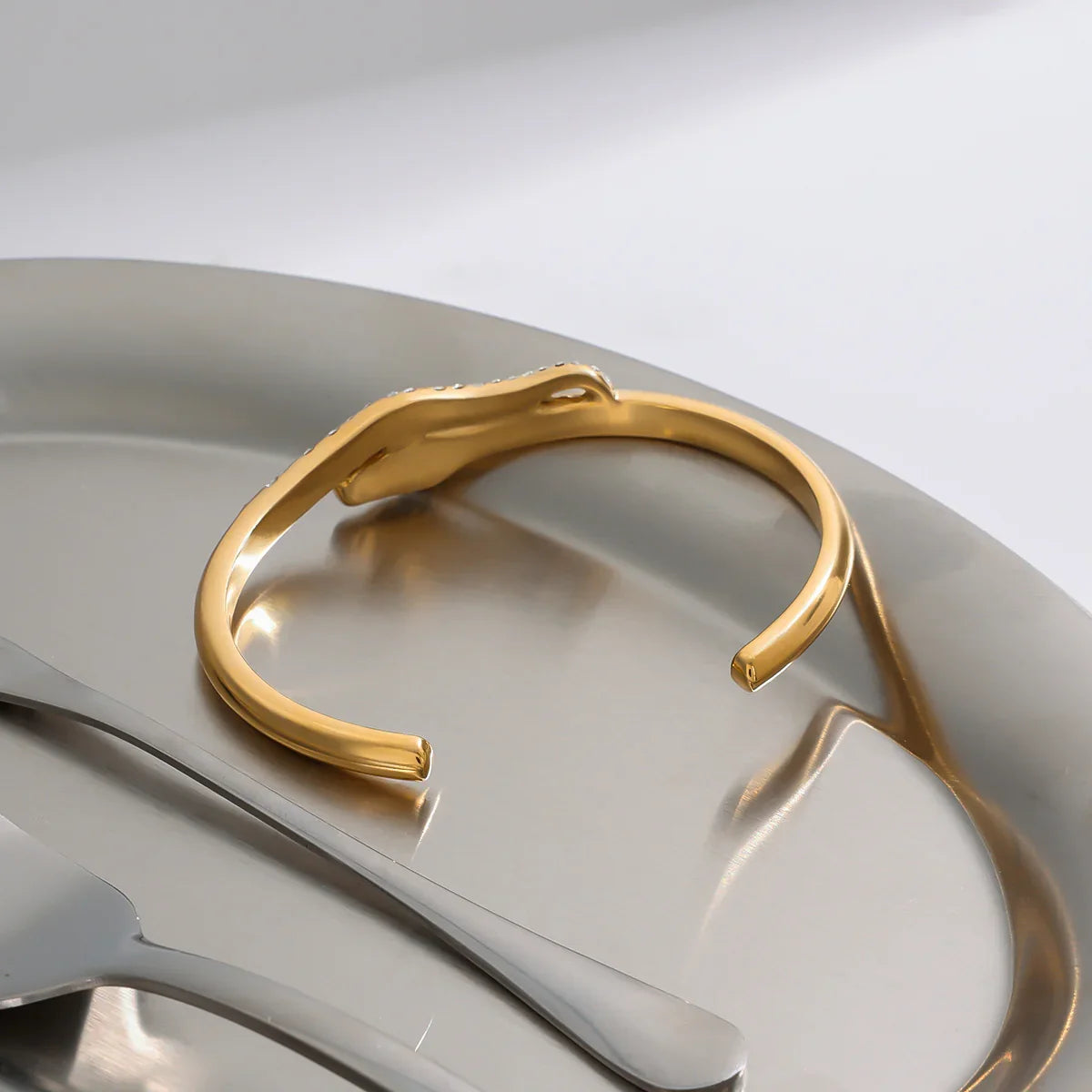 [GALE]Rosalee Serpentine Diamond Bangle
