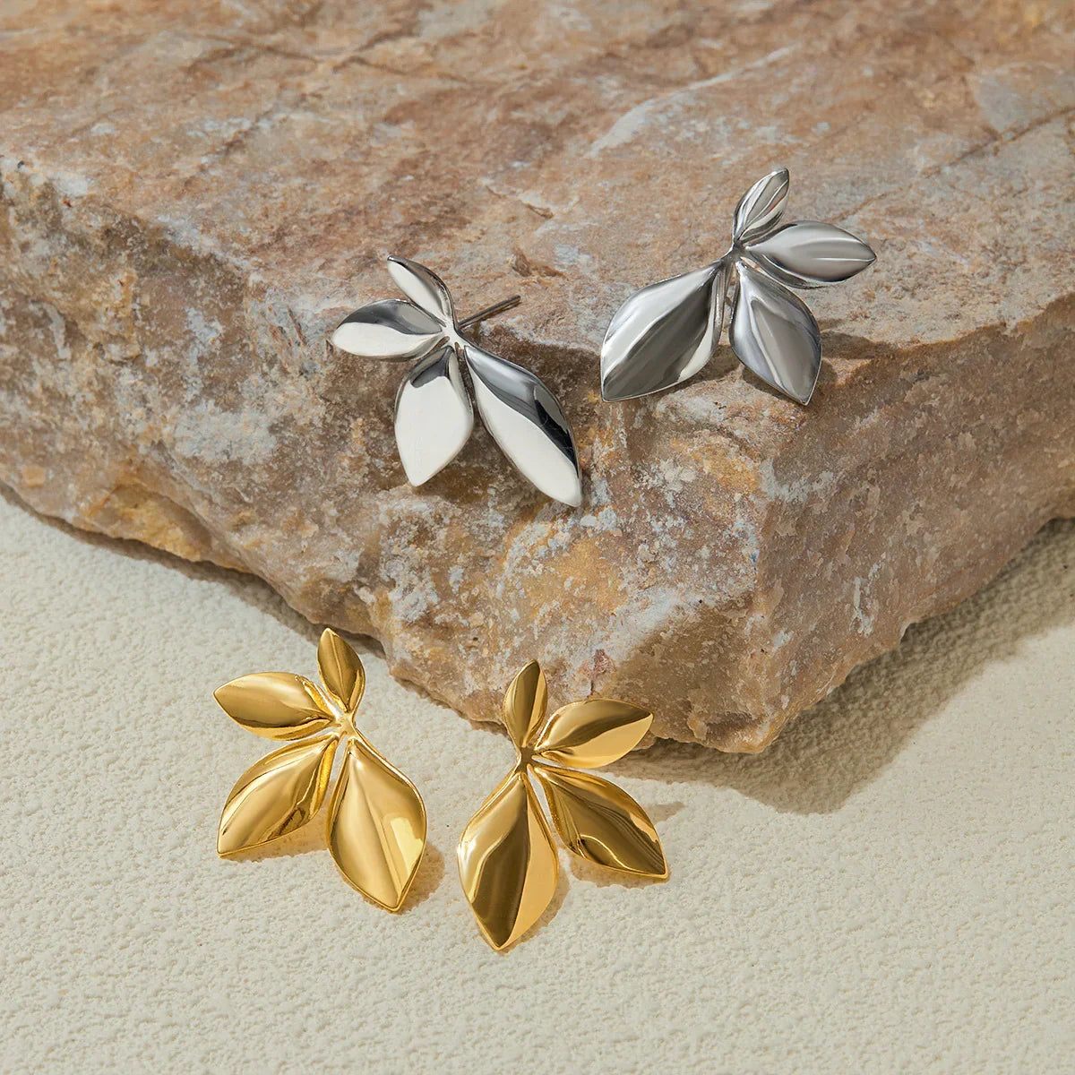 [GALE]Velle Gold Petal Earrings