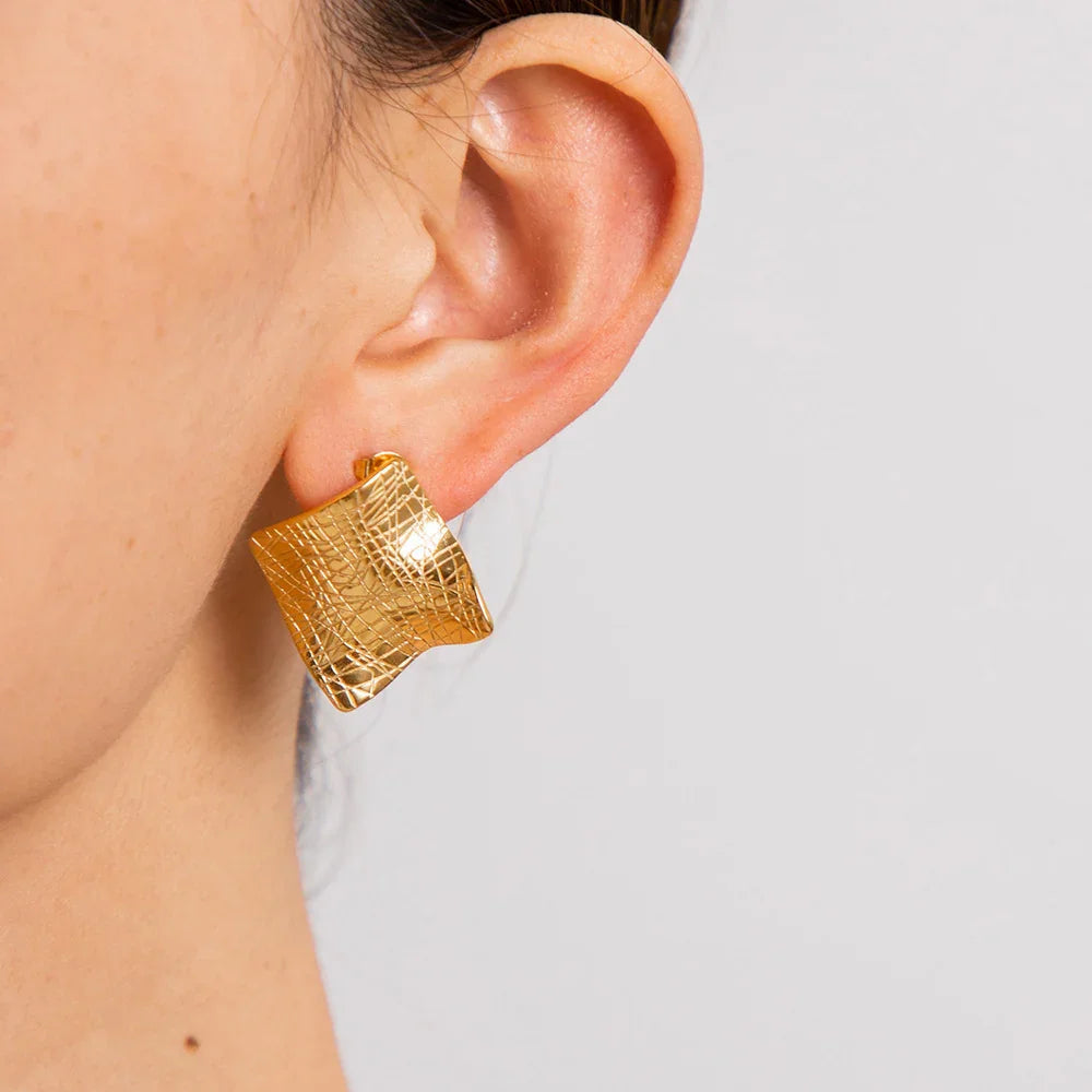[GALE]Celestina Creased Gold Sheet Earrings