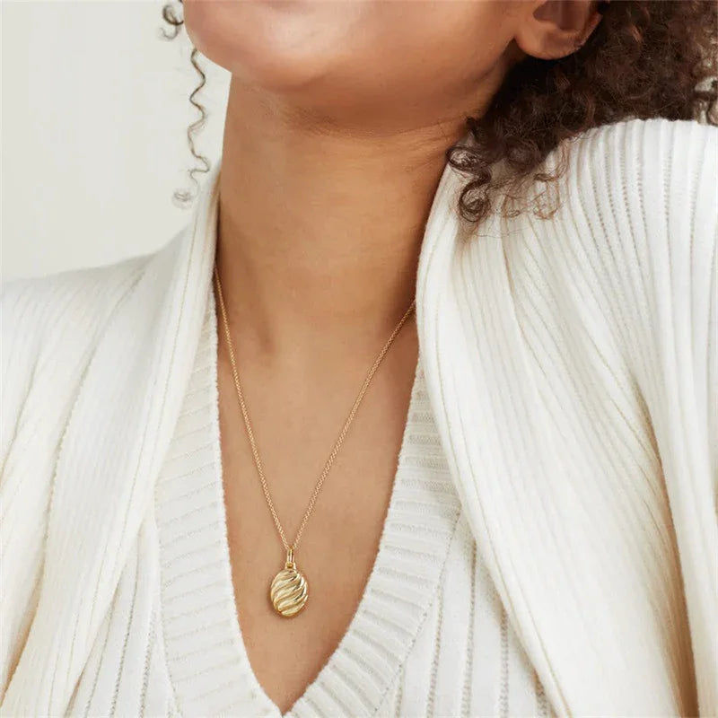 [GALE]Linda Gold Croissant Necklace