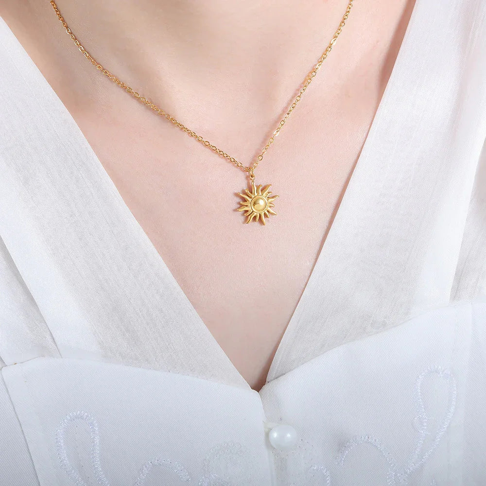 [GALE]Eliora Gold Sun Necklace