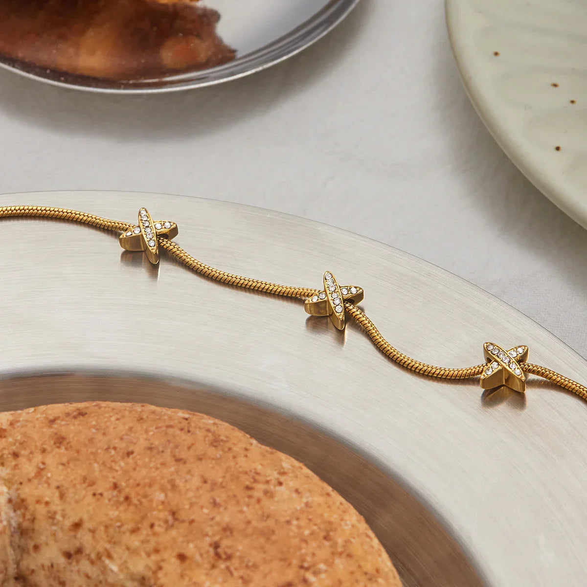 [GALE]Brienne Diamond Cross Herringbone Bracelet