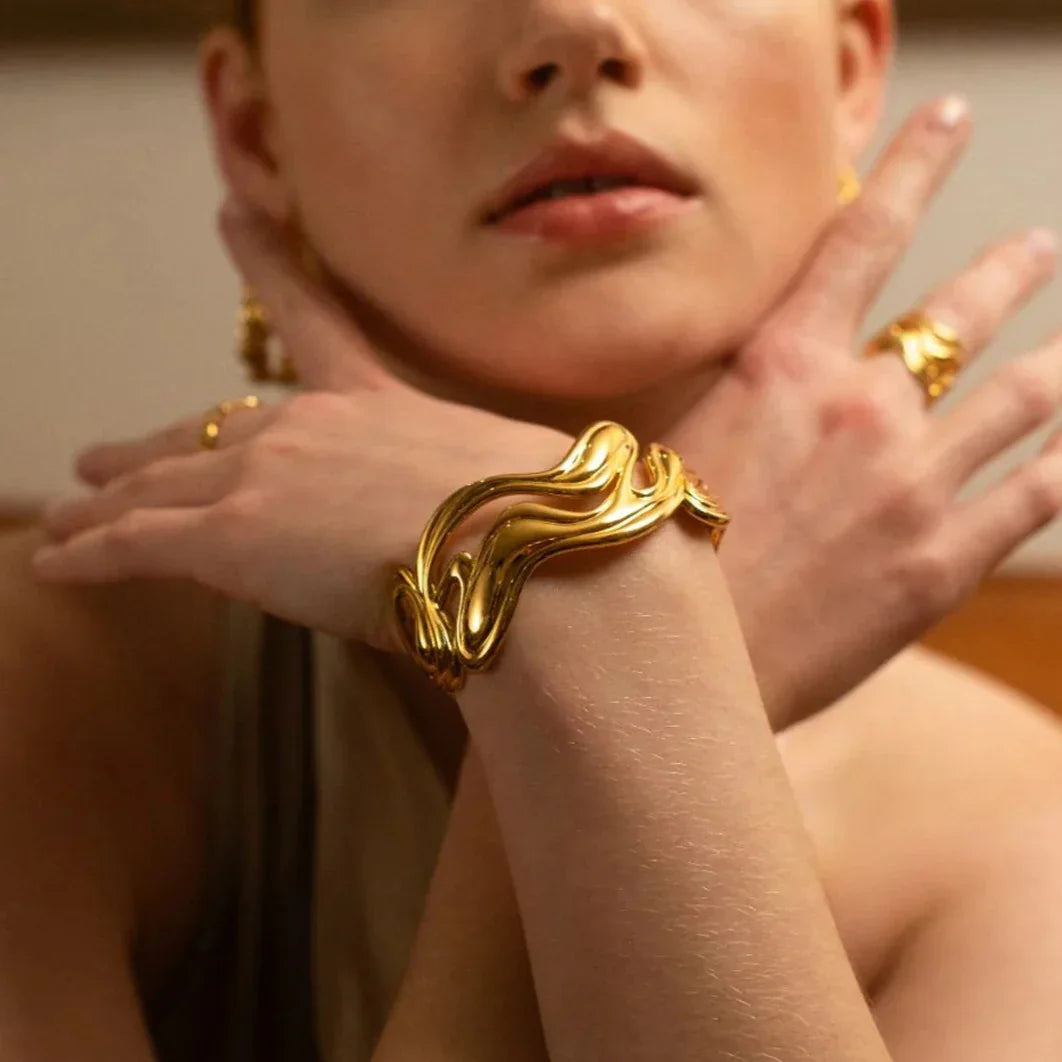 [GALE]Anissa Wavy Gold Bracelet