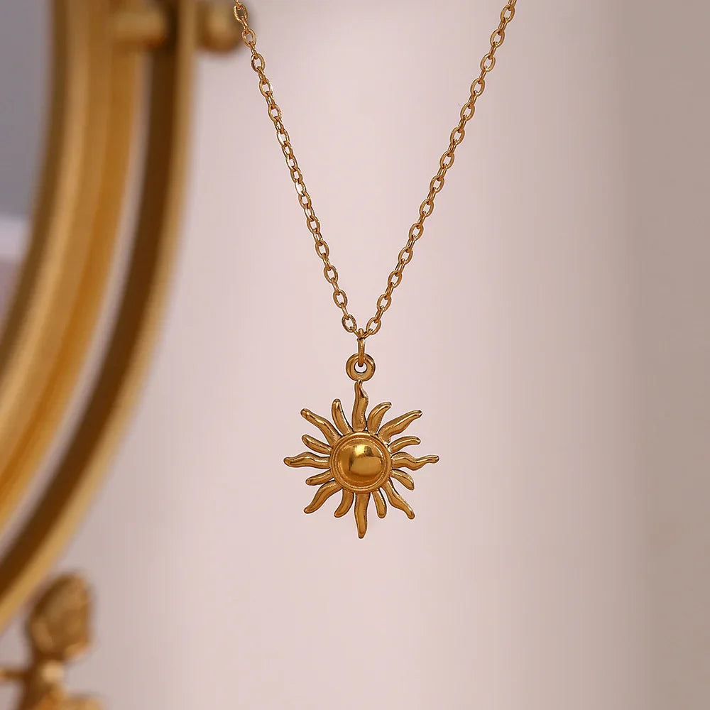 [GALE]Eliora Gold Sun Necklace