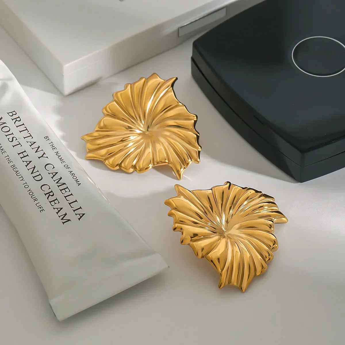 [GALE]Rafaela Sculpted Petal Gold Earrings