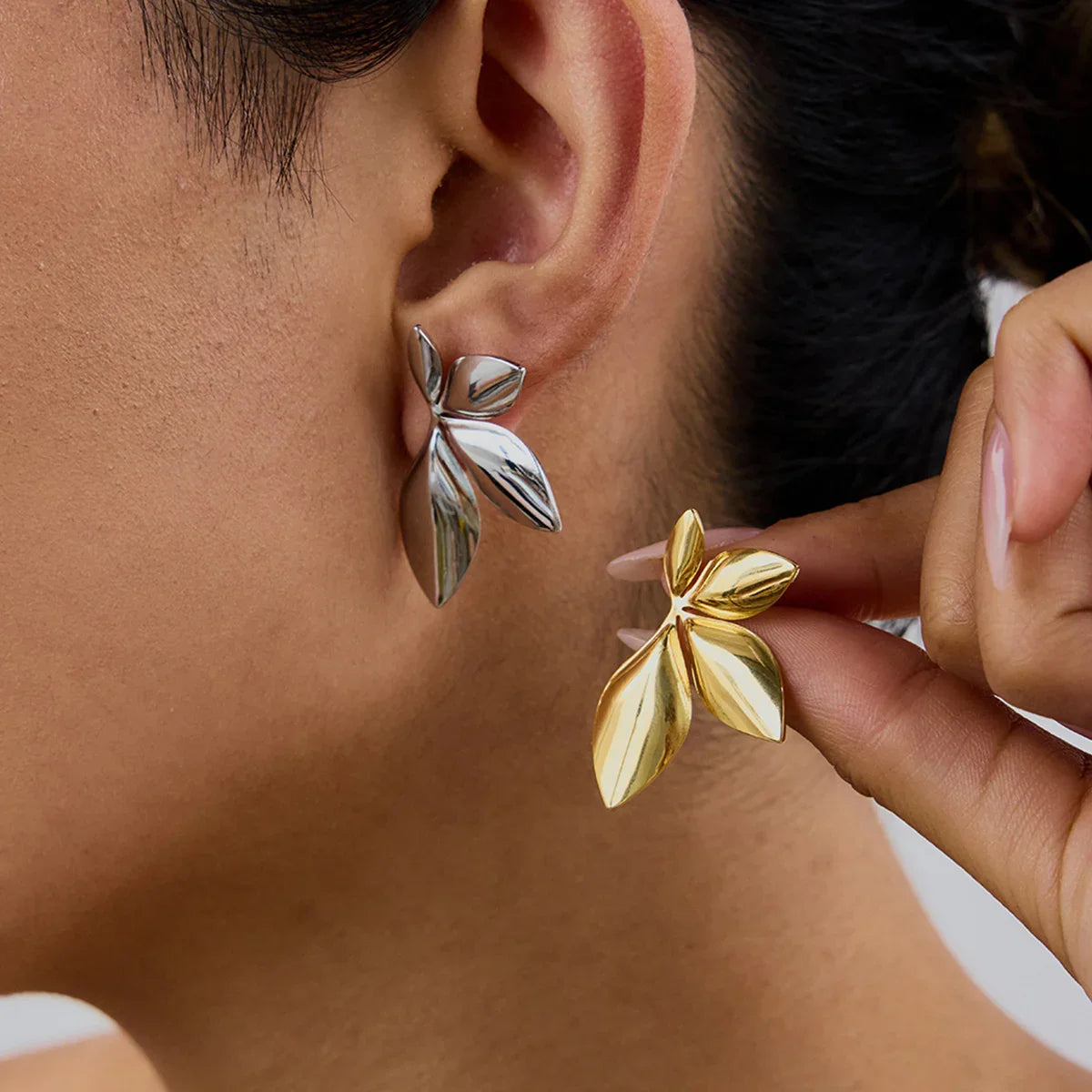 [GALE]Velle Gold Petal Earrings