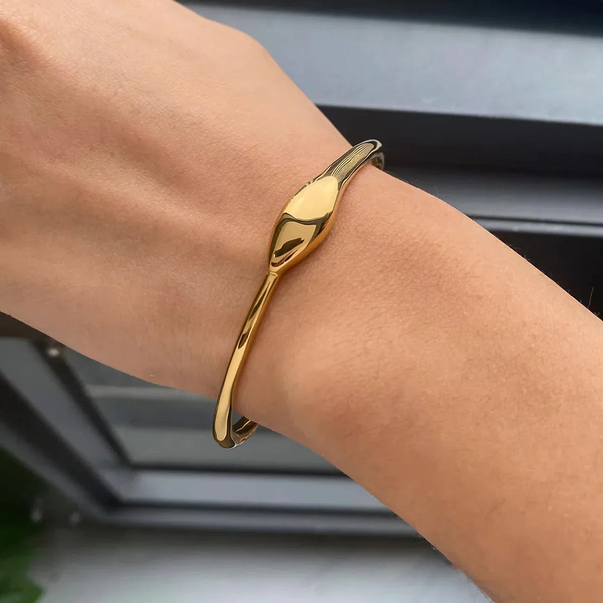 [GALE]Vinny Gold Bangle