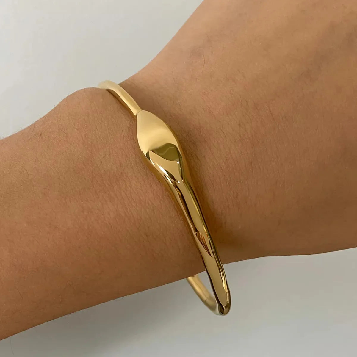 [GALE]Vinny Gold Bangle