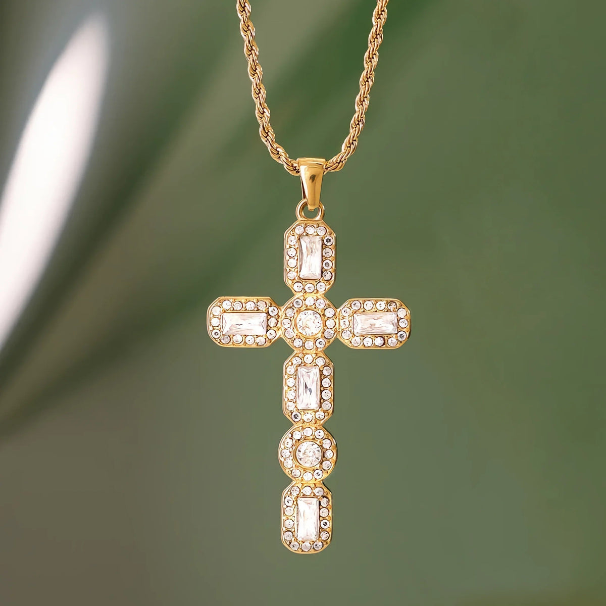 [GALE]Evangelina Diamond Cross Necklace