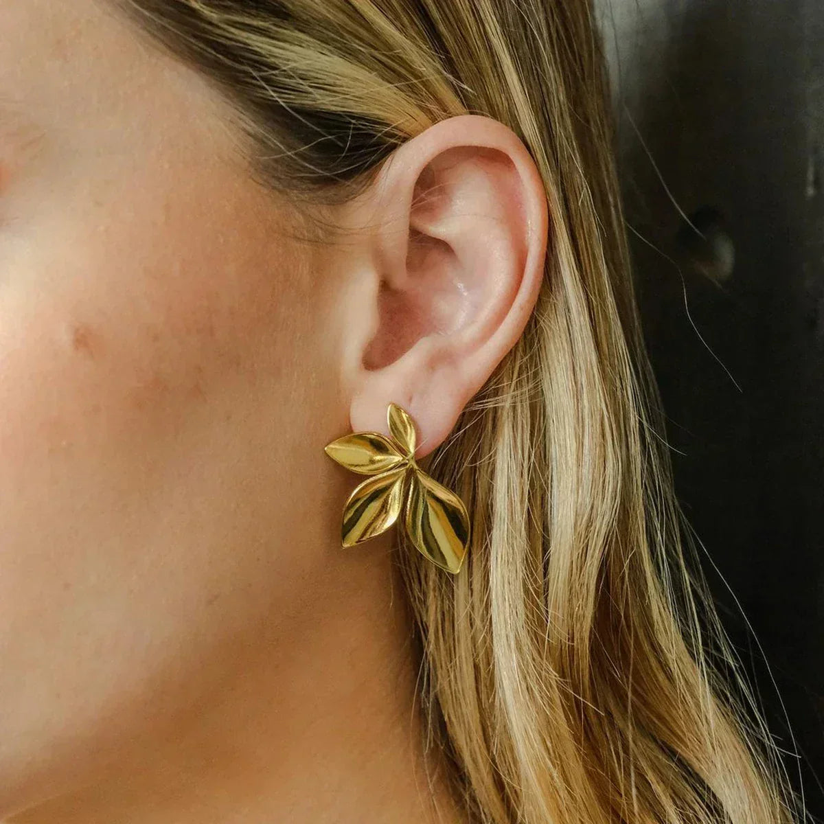 [GALE]Velle Gold Petal Earrings