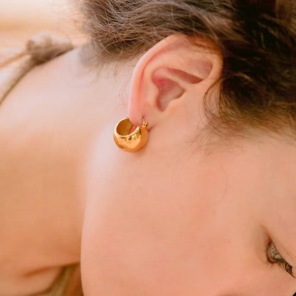 [GALE]Sunna Gold Huggie Earrings