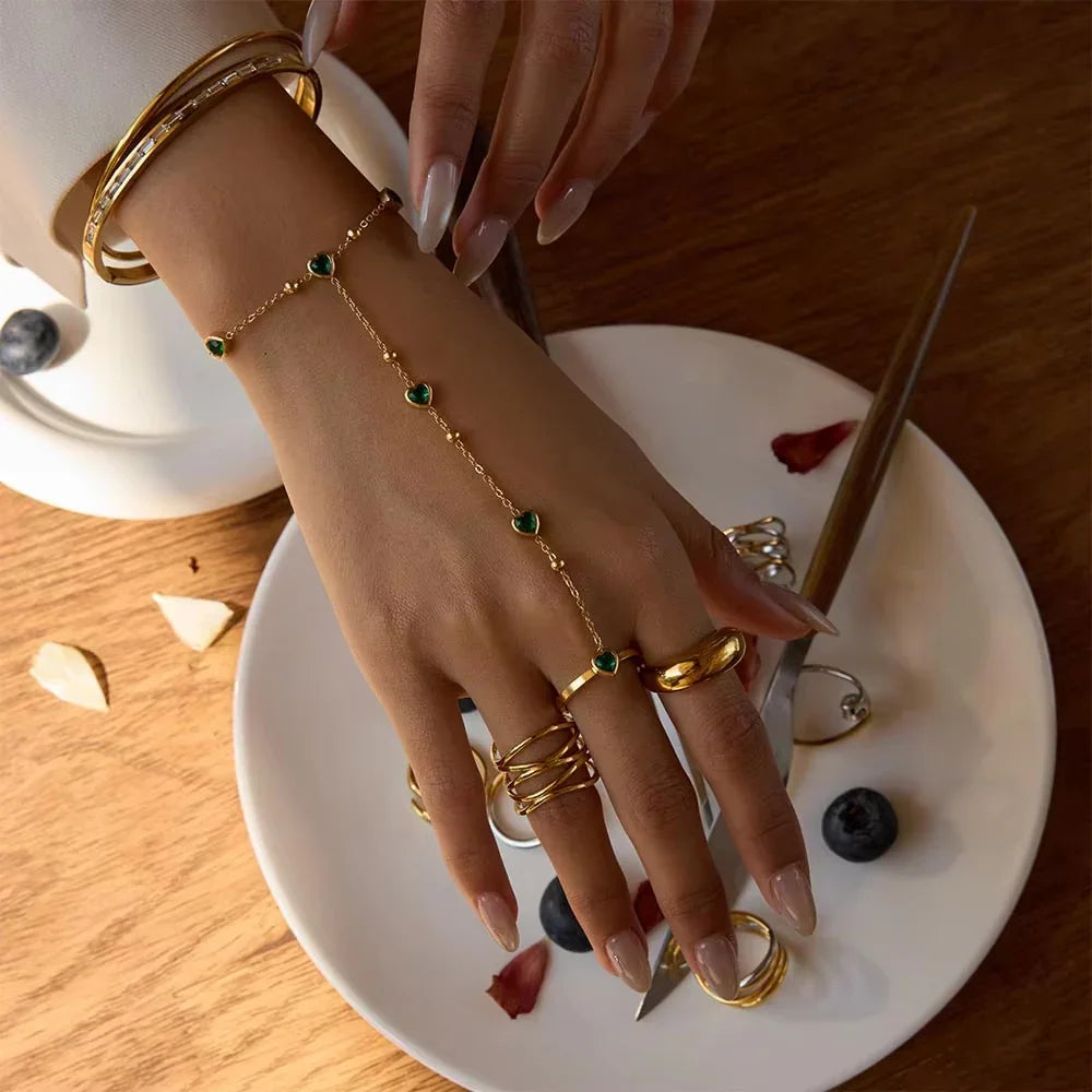 [GALE]Gladys Emerald Heart Hand Chain