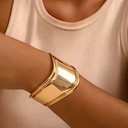 [GALE]Izza Smooth Gold Cuff