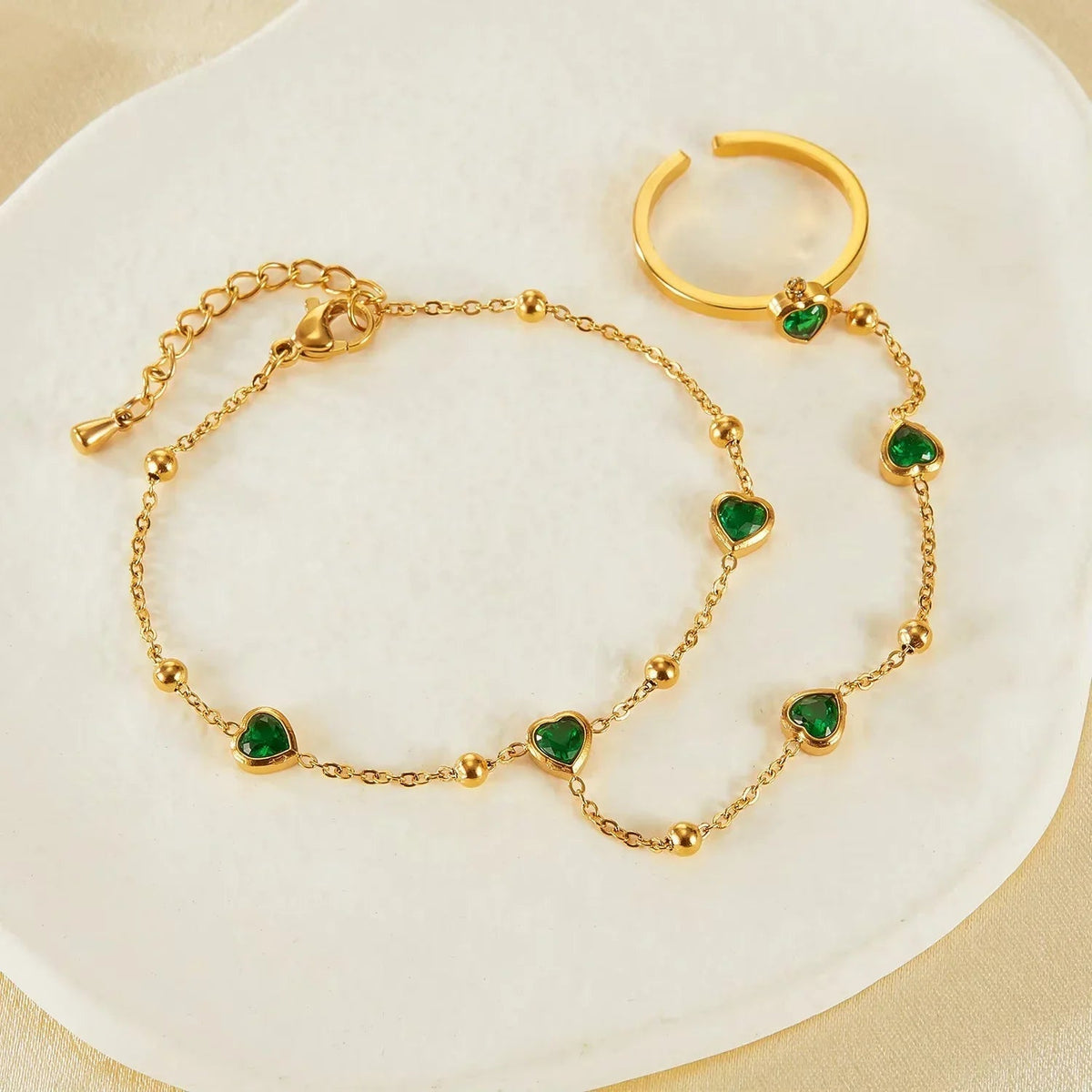 [GALE]Gladys Emerald Heart Hand Chain