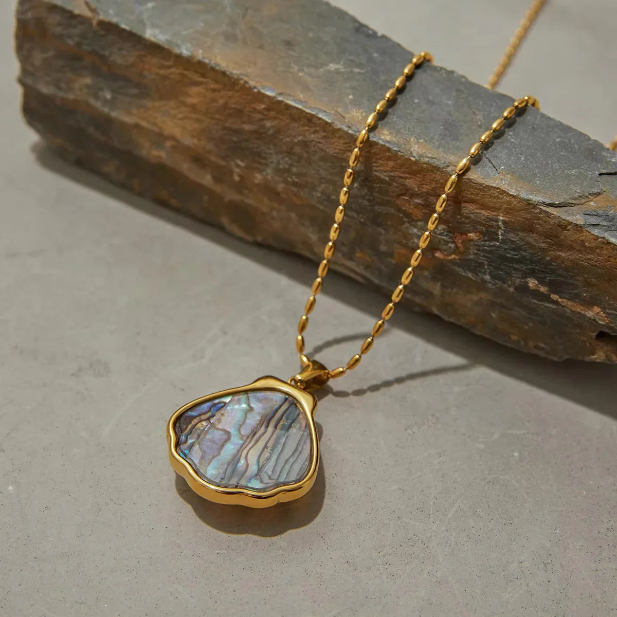 [GALE]Nixie Gold Seashell Pendant