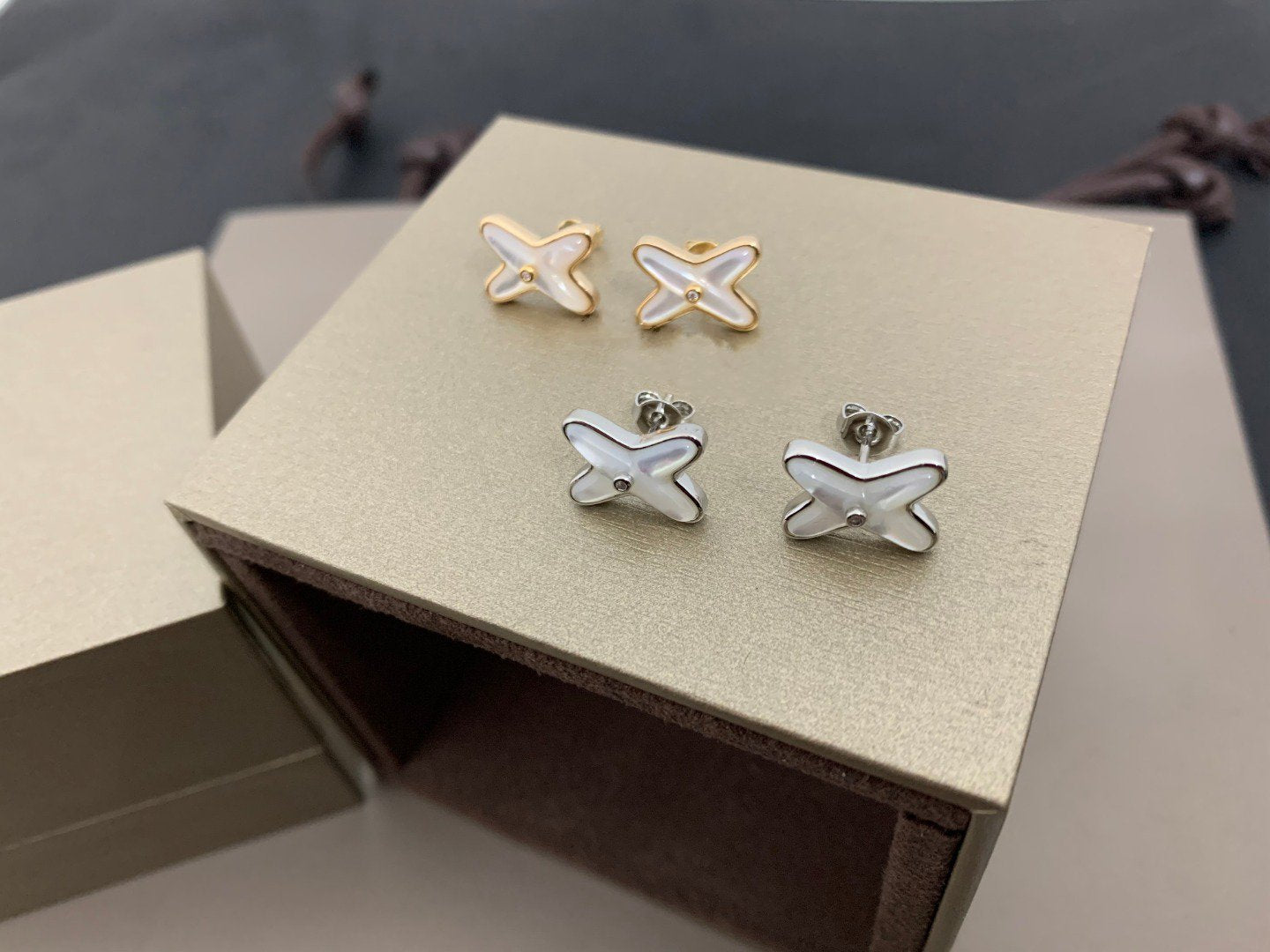 [GALE]JEUX DE WHITE MOP SILVER DIAMOND EARRINGS