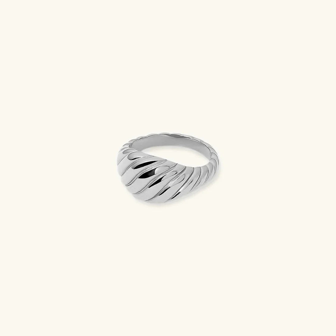 [GALE]Ylenna Gold Croissant Ring
