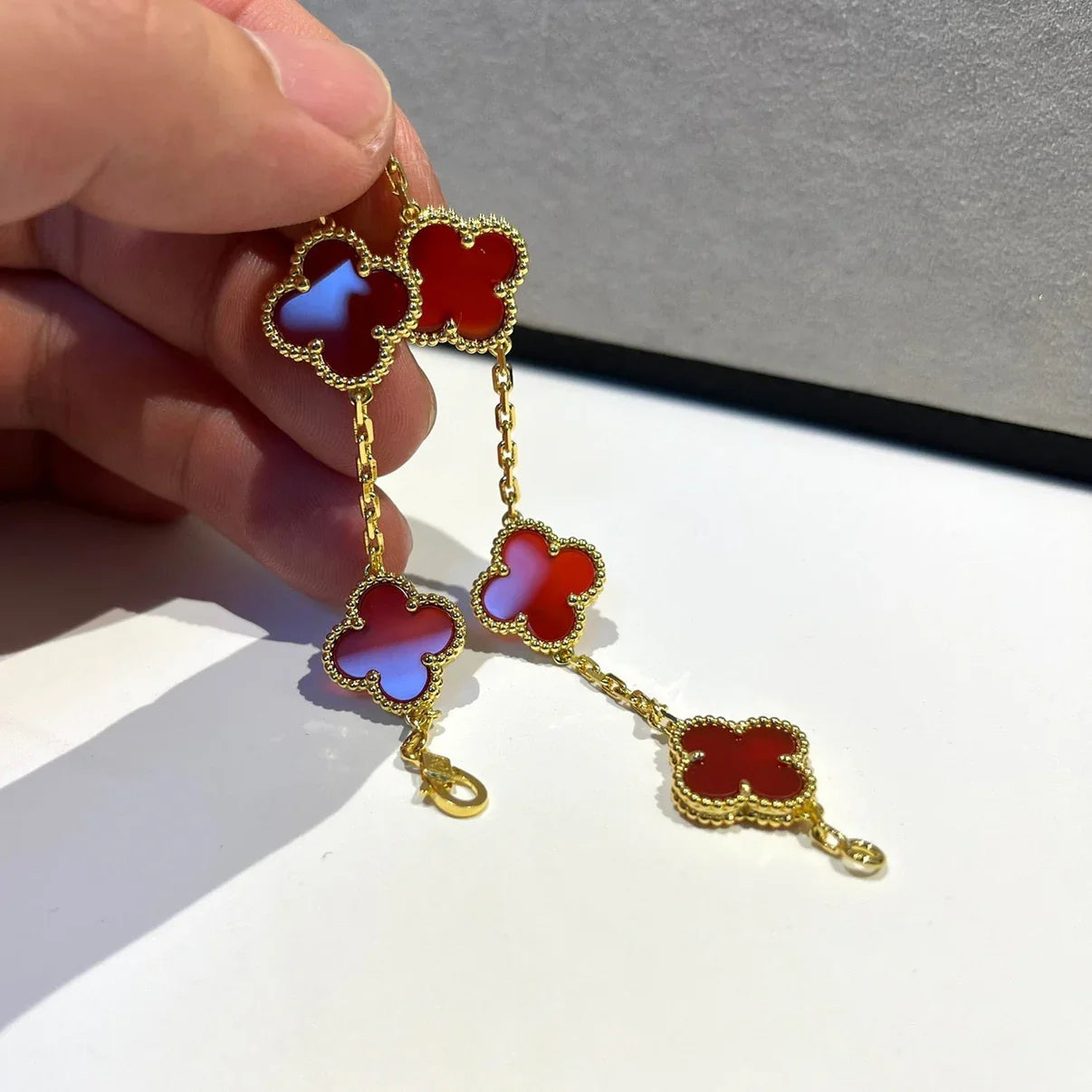 [GALE] CLOVER 5 MOTIF RED CORNELIAN BRACELET COLLECTION