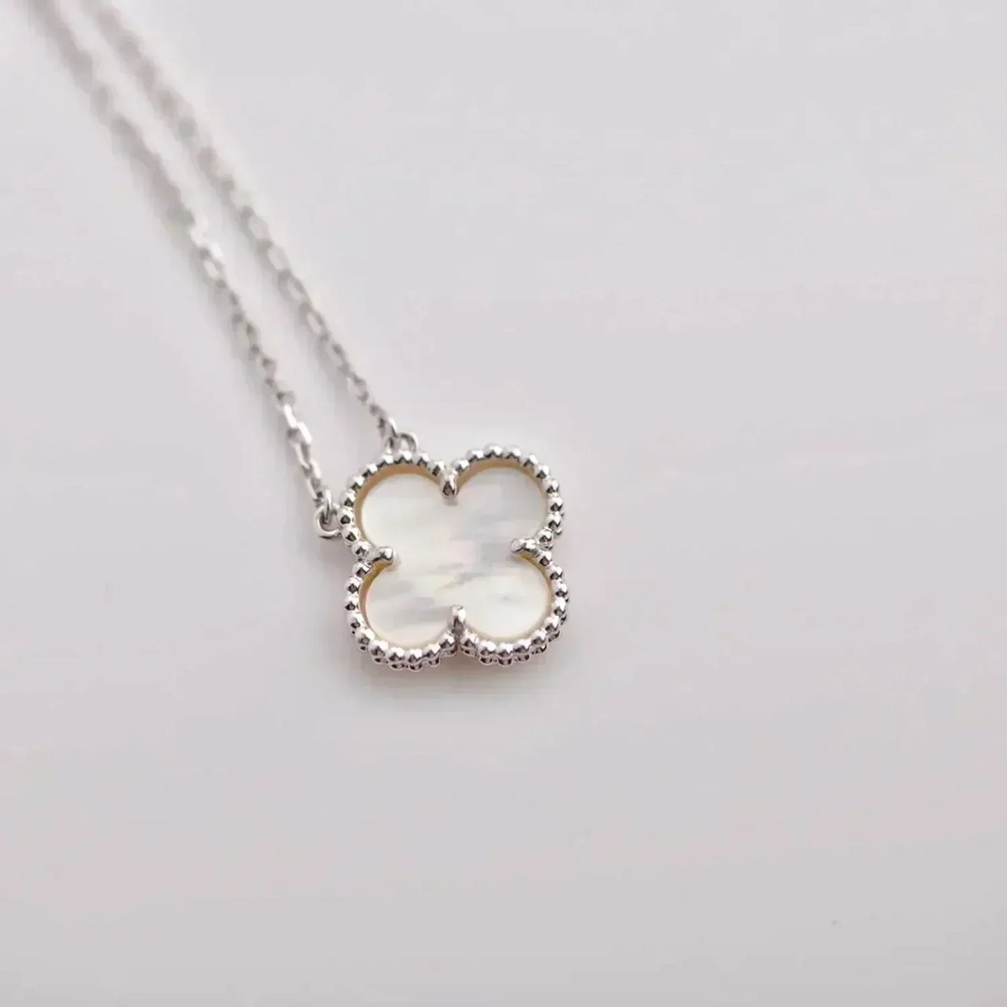 [GALE]CLOVER 15MM WEISSES PERLMUTT SILBER