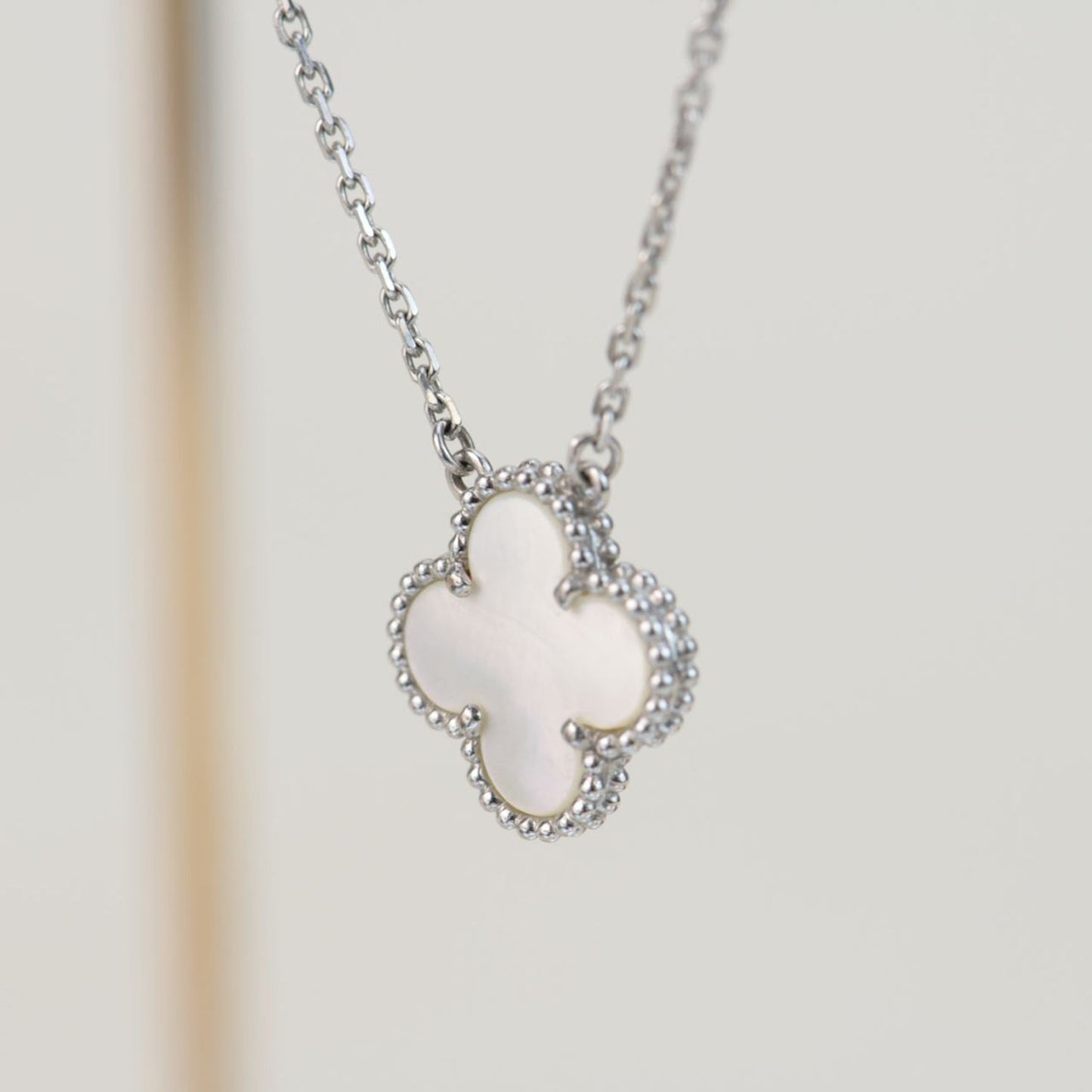 [GALE]CLOVER 15MM WEISSES PERLMUTT SILBER