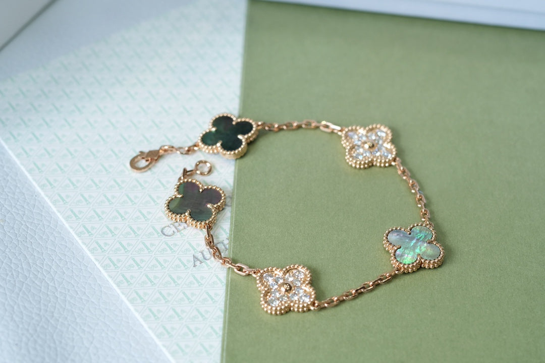 [GALE] CLOVER 5 MOTIF GRAY MOP BRACELET COLLECTION