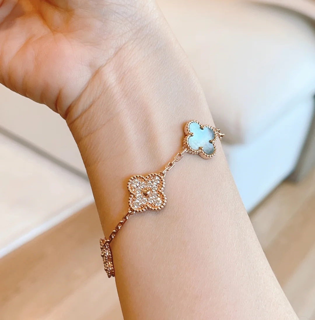 [GALE] CLOVER 5 MOTIF GRAY MOP BRACELET COLLECTION