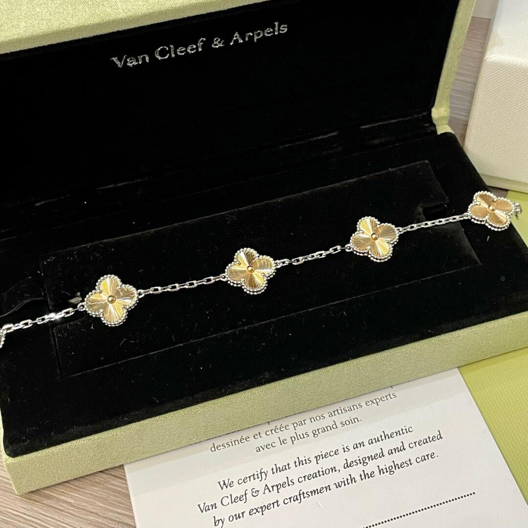 [GALE]CLOVER  5 MOTIFS  CHRISTMAS LIMITED EDITION BRACELET