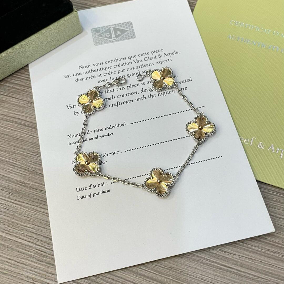 [GALE]CLOVER  5 MOTIFS  CHRISTMAS LIMITED EDITION BRACELET
