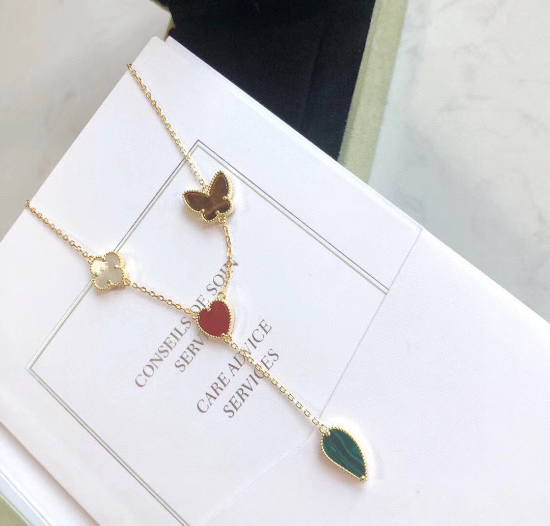 [GALE] GLÜCKSFRÜHLINGS-HALSKETTE MIT 4 MOTIVEN IN ROSÉGOLD