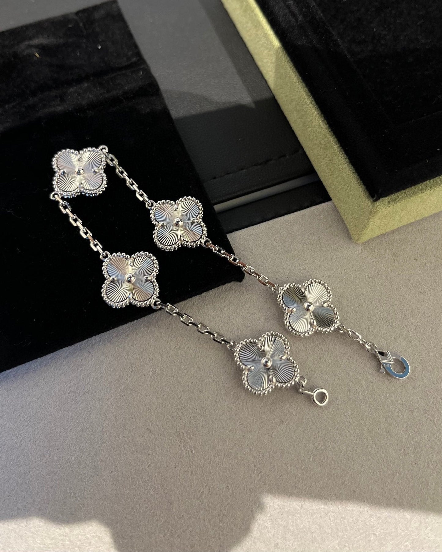 [GALE] CLOVER 5 MOTIF LASER BRACELET COLLECTION